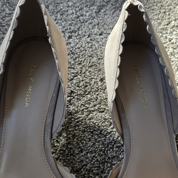 Pelle Moda Kenny Suede Heels with Scallop Trim NEW size 10 - Picture 5 of 10